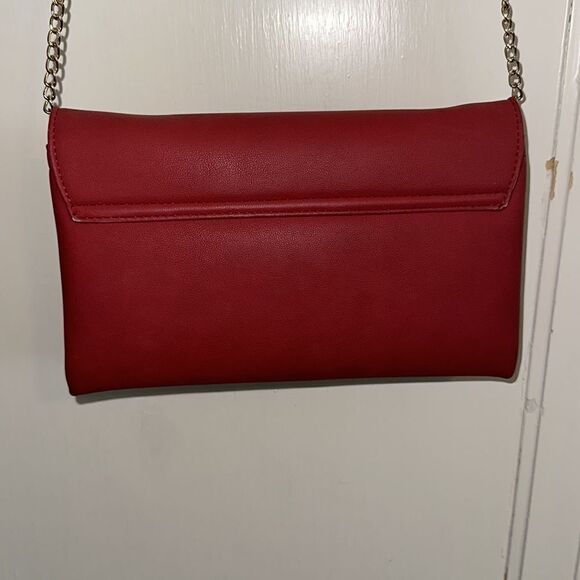 Deep‎ red Miztique faux leather crossbody purse with gold chain - Picture 4 of 8